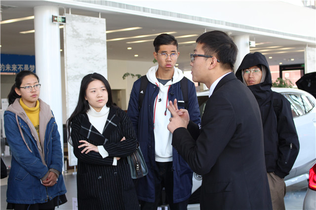 远景1701班参观晋中驰宝宝马公司