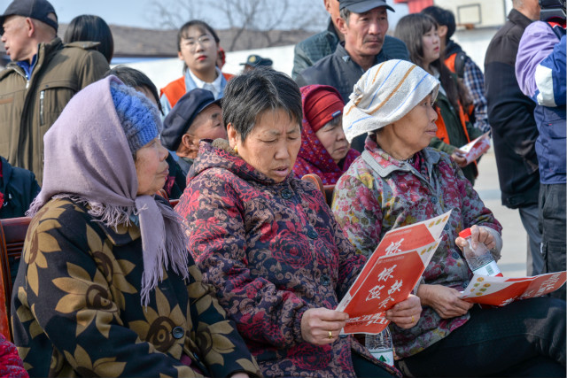 我校“点亮完满”调研实践团保险扶贫寒假社会实践活动顺利开展