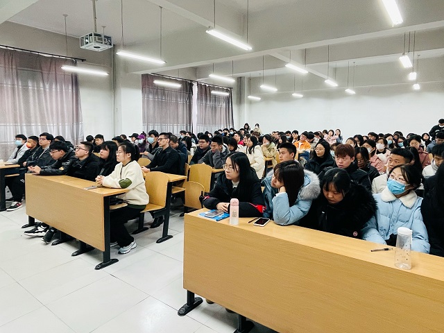 美德凝聚人心 榜样催人奋进——远景学院2019级主题年级会