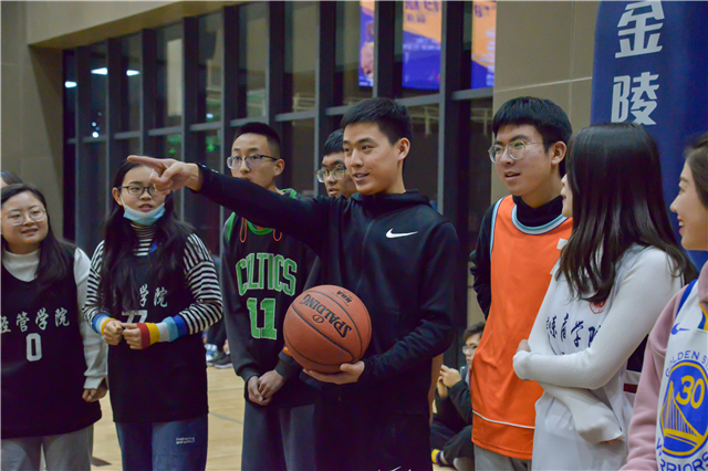 【青马工程】8号晃过时间 24号守住岁月——第十二期“青马工程”完满教育学生骨干培训计划知行班系列活动“8&24号的意义”篮球主题活动顺利举办