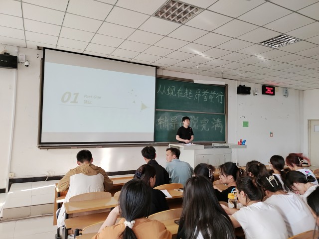 【辅导员说完满】吾辈需向上 未来皆可期——淬炼·国际商学院2022级辅导员说完满活动