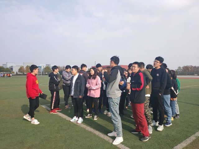 【完满班级】激情翻纸牌 欢笑暖深秋——艺术传媒学院环设1901班举行“激情翻牌 急速排列”盲翻卡片竞速赛