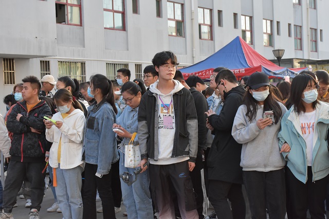 有“杏”邂逅于春 与你共铸童年时光——第118期乌马河周末文化广场