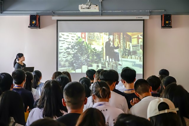 【公益论坛】青年携手温情世界 你我共创公益未来——《青年成长与社会问题探索》专题报告会