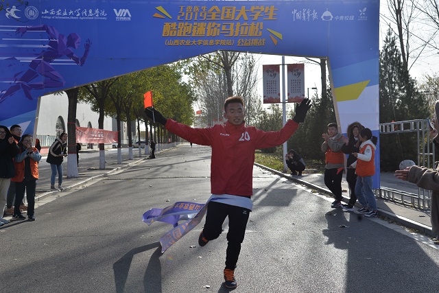 “丁香医生·2019全国大学生酷跑迷你马拉松公益挑战”信院站鸣枪开跑!