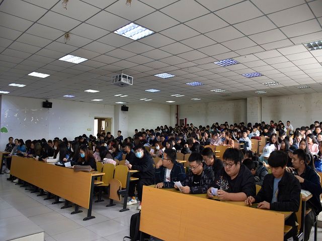 【辅导员说完满】繁华落尽 未来可期——食品与环境学院2017级主题年级会