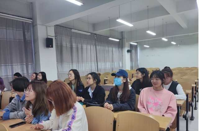 【完满班级】家有山河锦绣 国有岁月芳华——资产1901班开展“迎国庆 守初心 担使命”国庆假期分享会