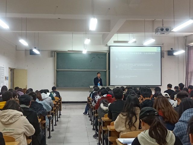 【辅导员说完满】“积极的心态 成功的一半”及宿舍安全用电知识普及——食品与环境学院2018级辅导员说完满