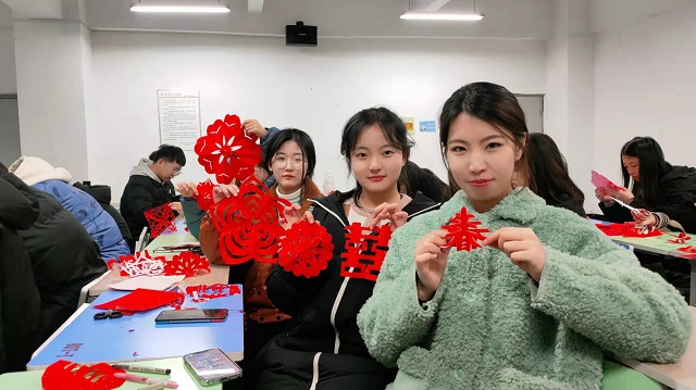 【完满班级】咔嚓 咔嚓 你能想到的我来剪——艺术传媒学院环境设计2004班完满班级活动