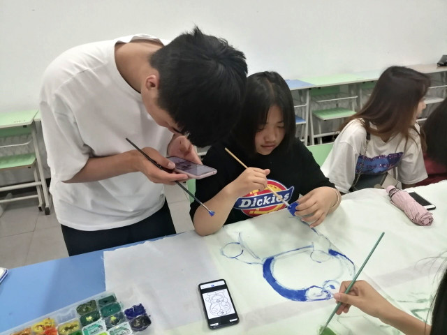 【完满班级】风雨同舟 同舟共济——艺术传媒学院视觉1803班创意涂鸦完满班级活动