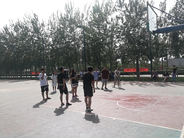 【完满班级】树荫下篮球场中艺气朝阳——艺术传媒学院服装1701、产品1701班举办完满班级活动