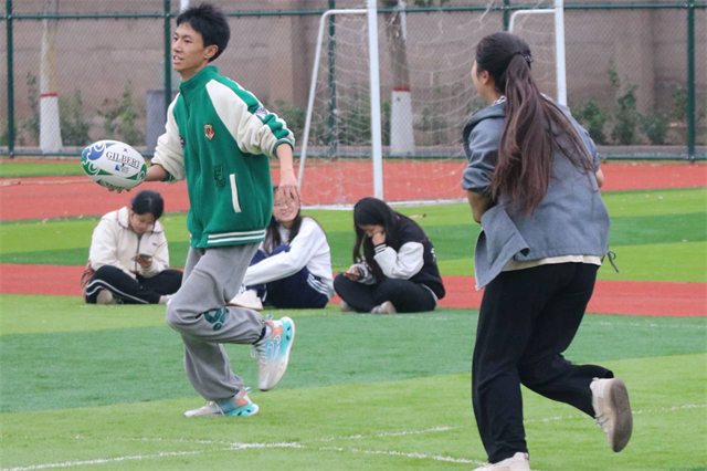 商务英语学院“橄”于突破 勇“橄”向前——“橄”作敢为 热血与激情的碰撞 团结与正直的交融