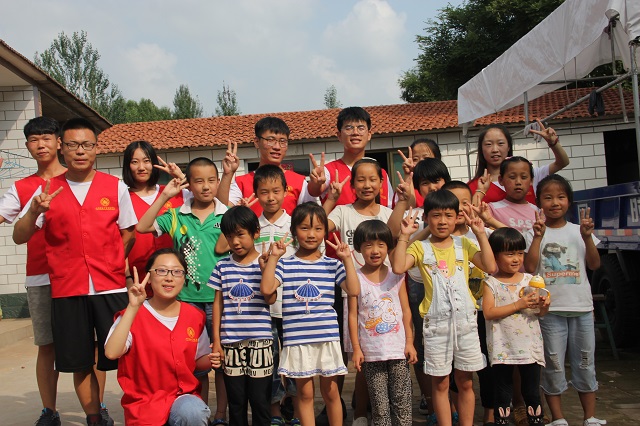 【三下乡】身体力行勤浇灌 支教花开别样红——远景学院“科技支农团”三下乡之行