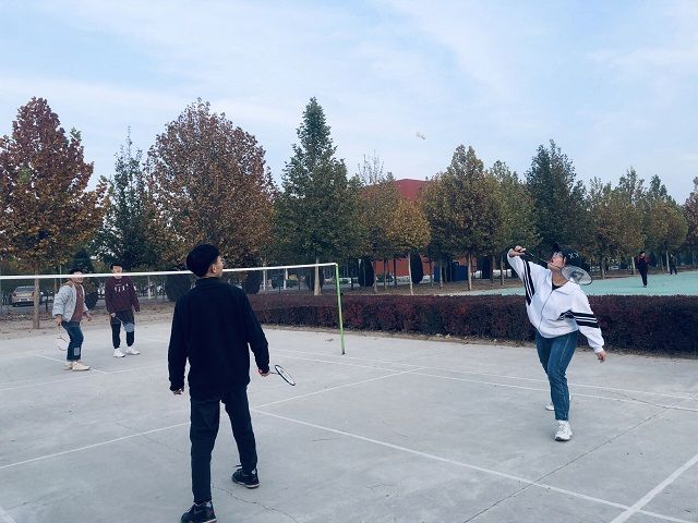 【完满班级】生命不息 运动不止——艺术传媒学院环设1801班羽毛球竞赛观摩