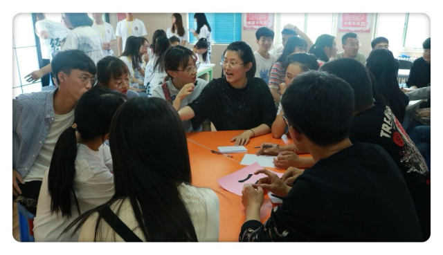 五四百年精神传 青年奋进永争先——经济与管理学院举办“青年当自强 共筑中国梦”团学知识问答主题团日活动