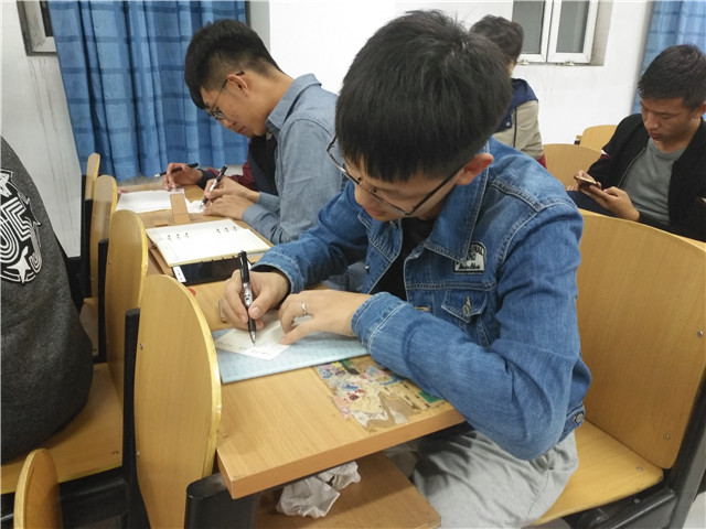 【两逃成本账】大学 青春 本身就是最美的故事
