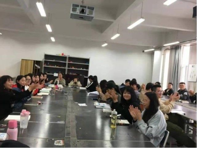 【完满班级】知识绽放青春 悦读打造梦想——艺术传媒系完满班级读书分享会