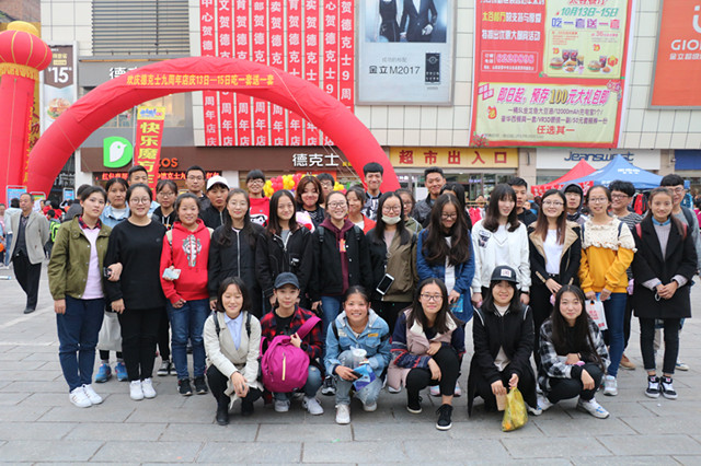 【生存挑战赛】走出象牙塔 体验城市“变形记”——外语系举办“生存挑战赛之谁是最强生存王”