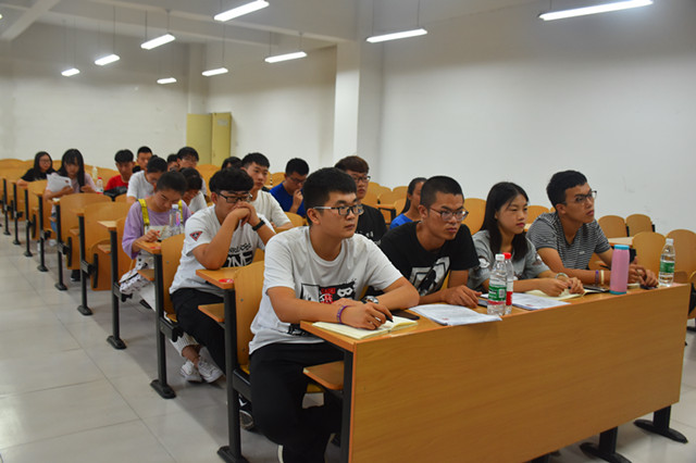 为你保驾护航 我在信院等你——大数据学院、信息工程学院进行“超级学长”选拔计划