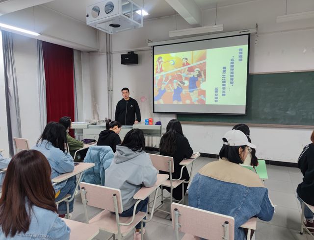 【完满班级】感悟女排精神 畅谈无悔青春——艺术传媒学院视觉1802班女排精神无悔青春观看女排比赛交流会