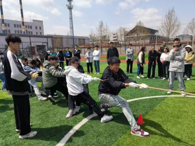凝心聚力 团队协作——淬炼·国际商学院举办班级拔河比赛