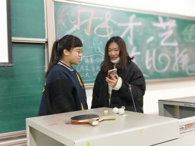 【完满班级】巧手打造废杂物  奇思妙想改新颜——淬炼商学院“创”享青春主题活动（二十三）