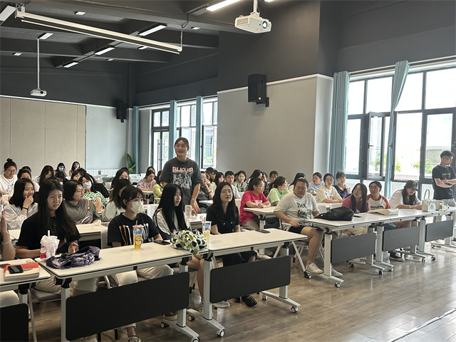 聚青年之火 燃时代之光——商务英语学院五月中旬完满团支部活动集锦