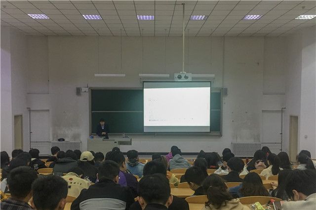 【辅导员说完满】经验点燃希望 交流搭建桥梁——食品与环境学院2016级主题年级会