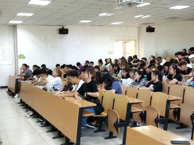 【辅导员说完满】新学期 新气象 新目标 新计划——艺术传媒学院环境设计2018级开展主题年级会