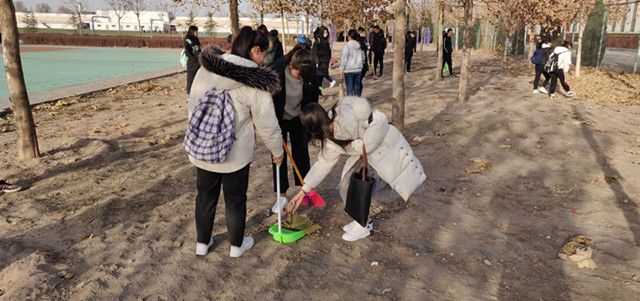 【完满班级】赠一方干净 赢一片掌声──食品与环境学院食安1803班“秋风”扫落叶完满班级活动