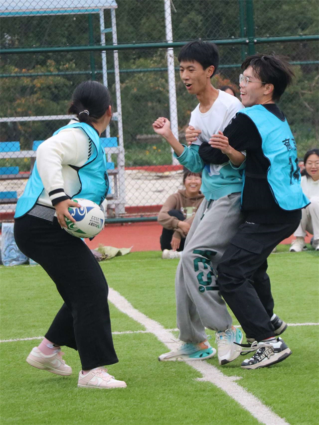 商务英语学院“橄”于突破 勇“橄”向前——“橄”作敢为 热血与激情的碰撞 团结与正直的交融