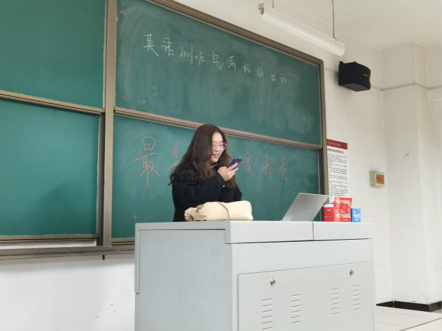 【完满班级】风华正茂之际 咏传经典风韵——外国语言文学系英语2001班、2004班完满班级活动
