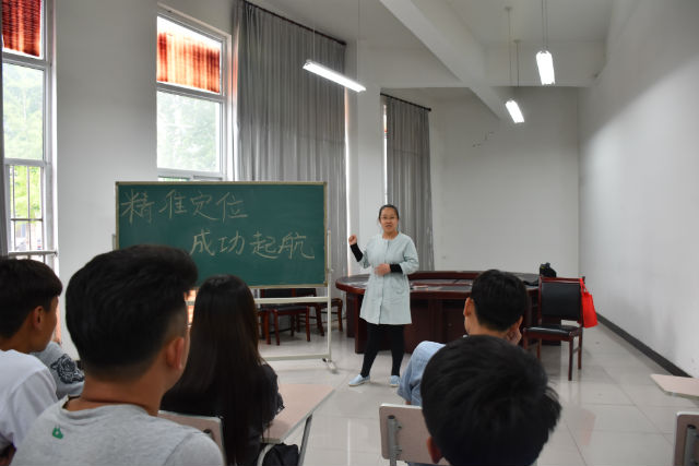 【辅导员说完满】信息工程系2012级辅导员说完满