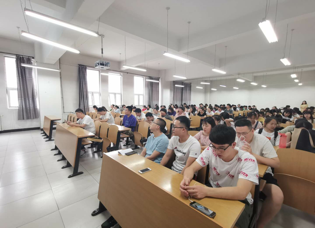 学长计划第652期:凝心聚力 筑梦前行——食品与环境学院“学长计划·百花讲堂”第81期