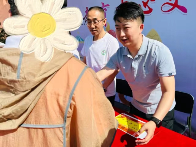 挑战自我展风采 快乐童年过六一——经济与管理学院经谷志爱专项服务队共度六一活动