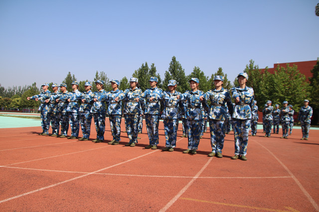 流血流汗不流泪 坚持不懈——21级智院学子军训纪实