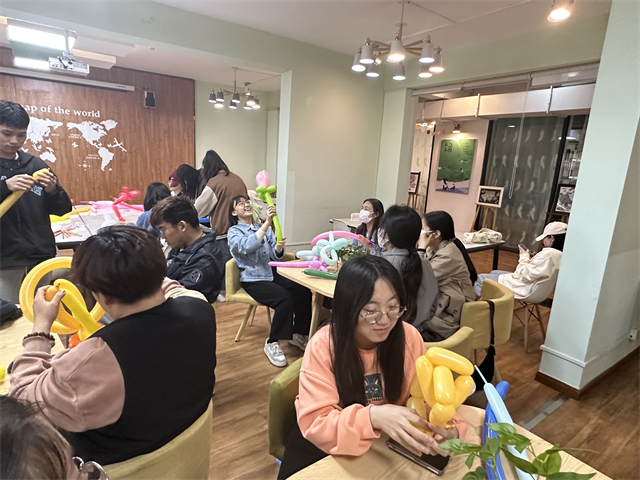 恰逢春日 杂英缤纷落芳甸——商务英语学院四月完满团支部活动集锦