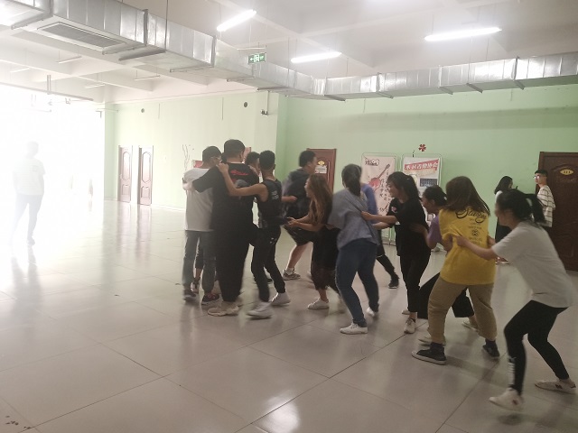 【完满班级】重温儿时 追忆童年——艺术传媒学院环设1805班举办“你追我赶 趣味无限”回忆同年小游戏