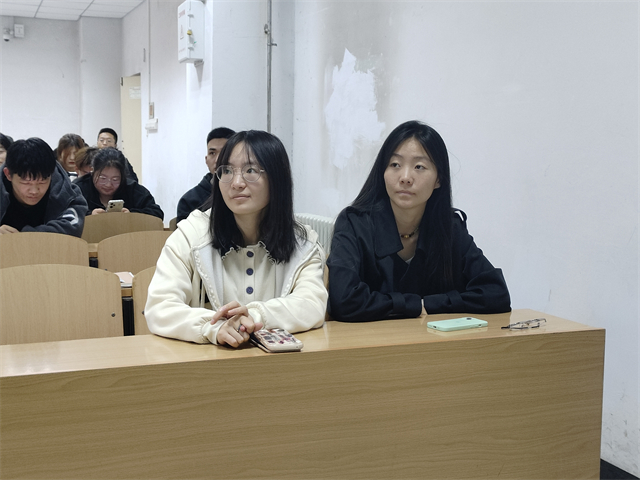 以书润心 与智同行——大数据学院、信息工程学院大咖阅读宣讲会