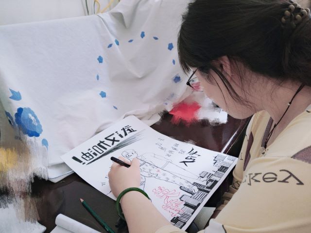 【主题团日活动】致敬英雄 绘制光辉时刻——艺术传媒学院视觉1801举办主题团日活动