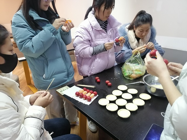 【完满班级】体验舌尖滋味 制作心仪美食——食品与环境学院食安2002班完满班级活动