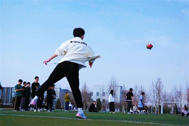 【完满团支部】让快乐飞一会——经济与管理学院数管2202班完满团支部活动