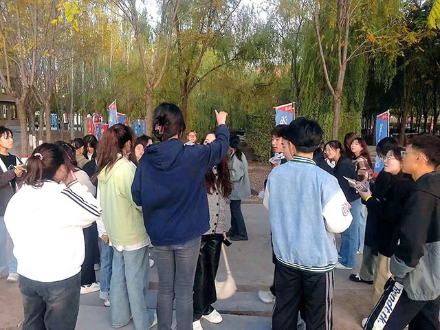 活力四射 金色年华——艺术传媒学院十月完满团支部活动集锦(三)