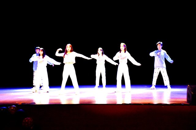 大数据学院、信息工程学院“心迎新 梦飞young”萌新才艺Show