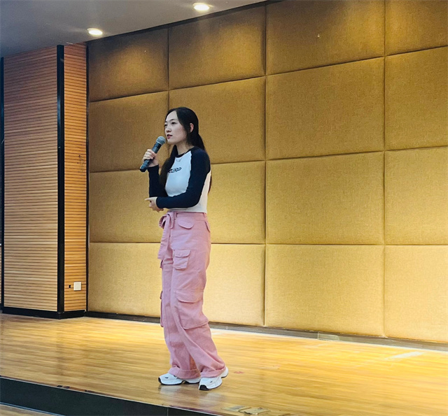 【辅导员说完满】妙语绘心声 脱口出成章——淬炼·国际商学院2021级辅导员说完满活动