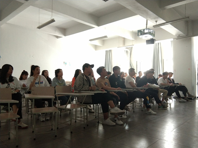 【完满班级】弘扬五四精神 品味多彩人生——艺术传媒学院环境设计1802班开展“弘扬五四精神”活动