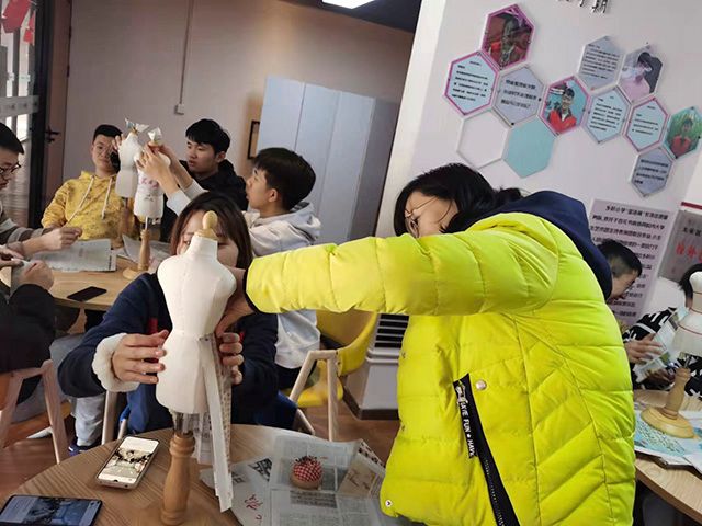 【1+1>2】周衣创——艺术传媒学院纸与衣的碰撞主题活动