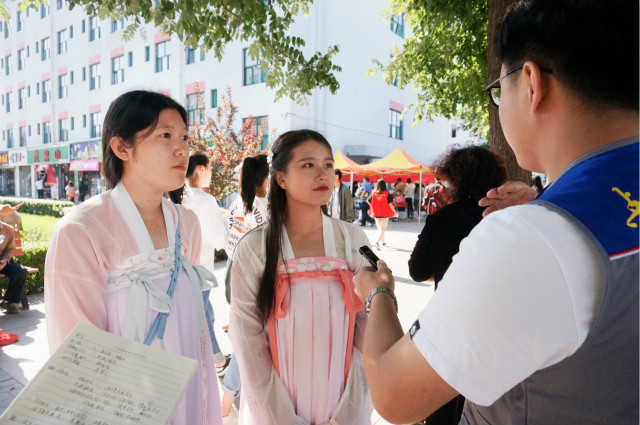 【迎新纪实】我校学生记者深入迎新现场 倾听“新”声音