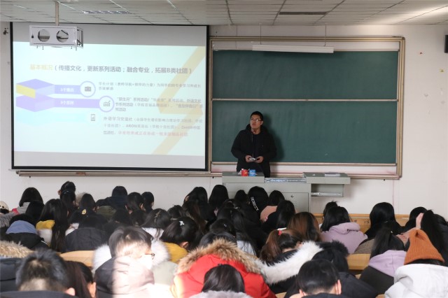 【辅导员说完满】魅力社团 青春同行——外语系开展18级辅导员说完满之“缤纷社团  精彩绽放”