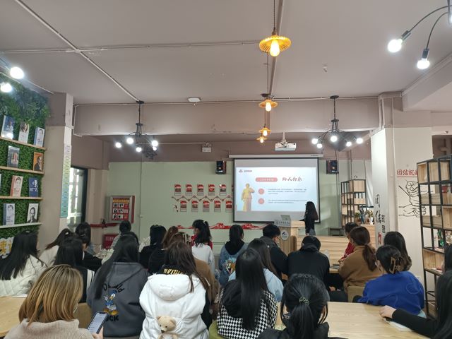 【完满团支部】传承雷锋精神 绽放时代光芒——商务英语学院英语2213班完满团支部活动